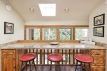 Dining area for 4 to 6 guests